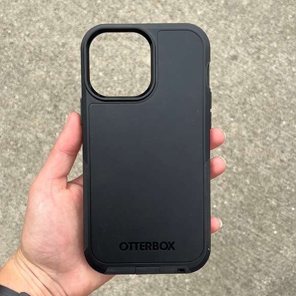 Otterbox Black iPhone 13 Pro Max Case - Picture 1 of 3